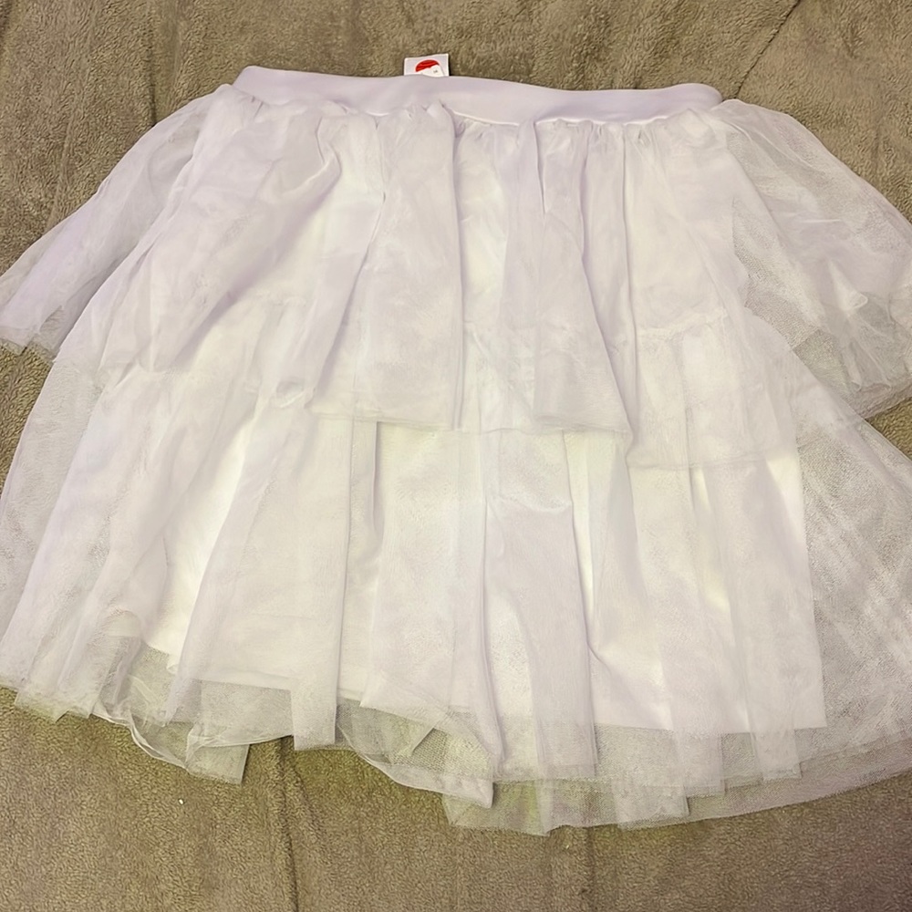 Cute ruffle white skirt 🕣